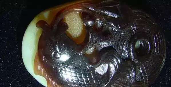 漲知識，玉也能騙人！照玉手電筒照出真相